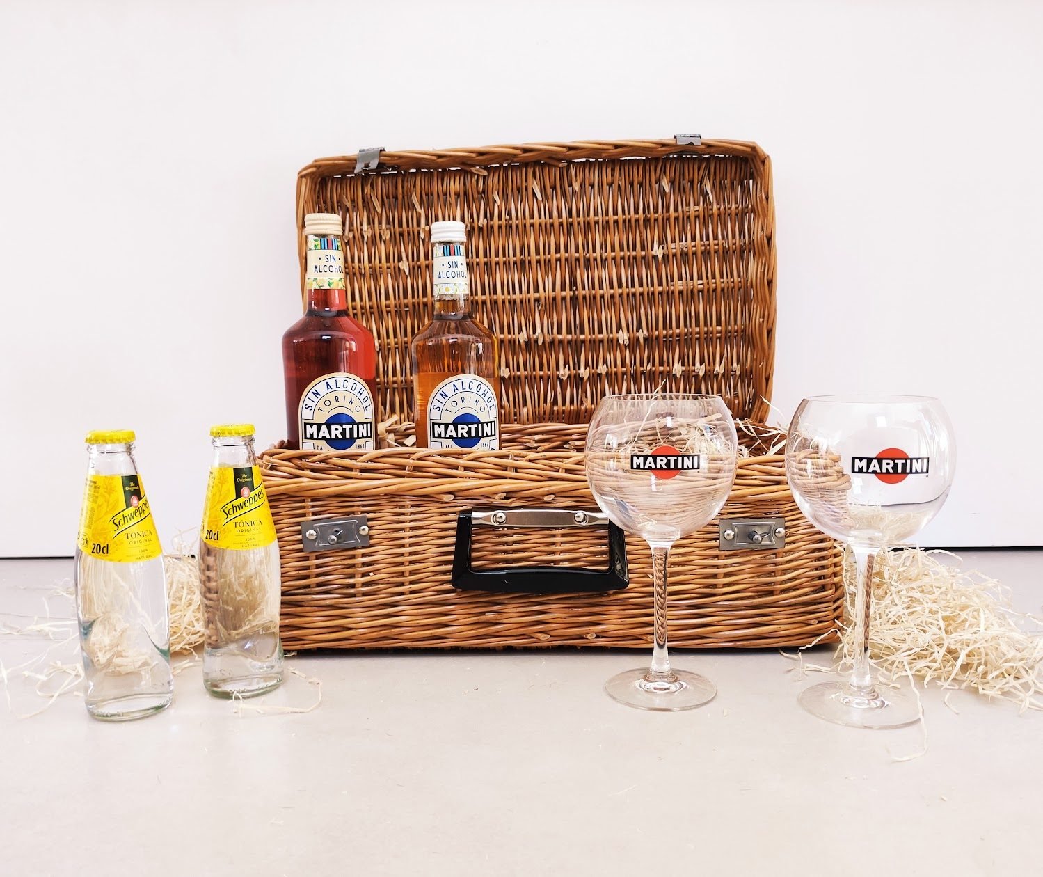 Pieza especial Martini · Schweppes para Martini × Schweppes