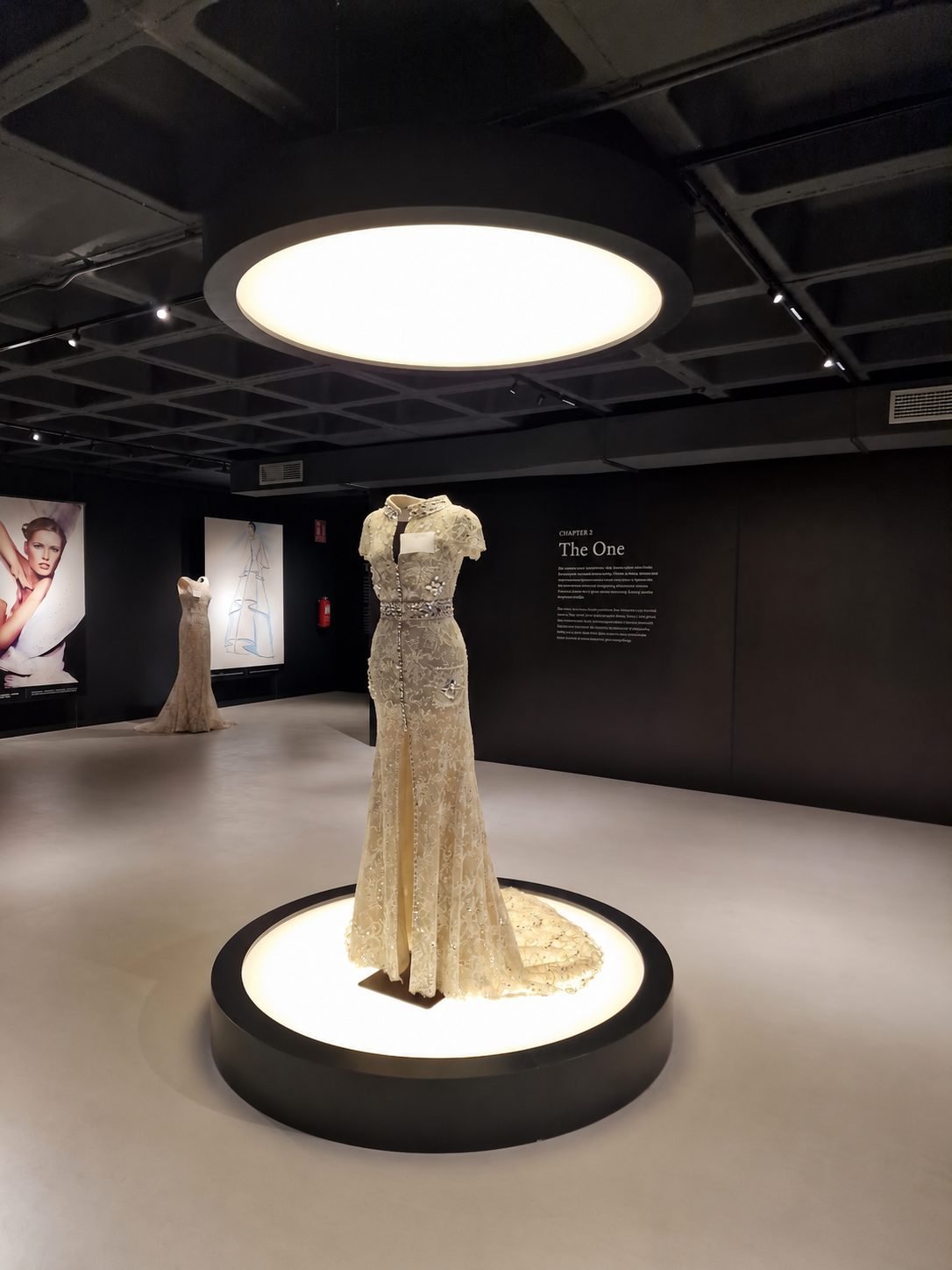 Sistema expositivo Pronovias Showroom para Pronovias, Barcelona