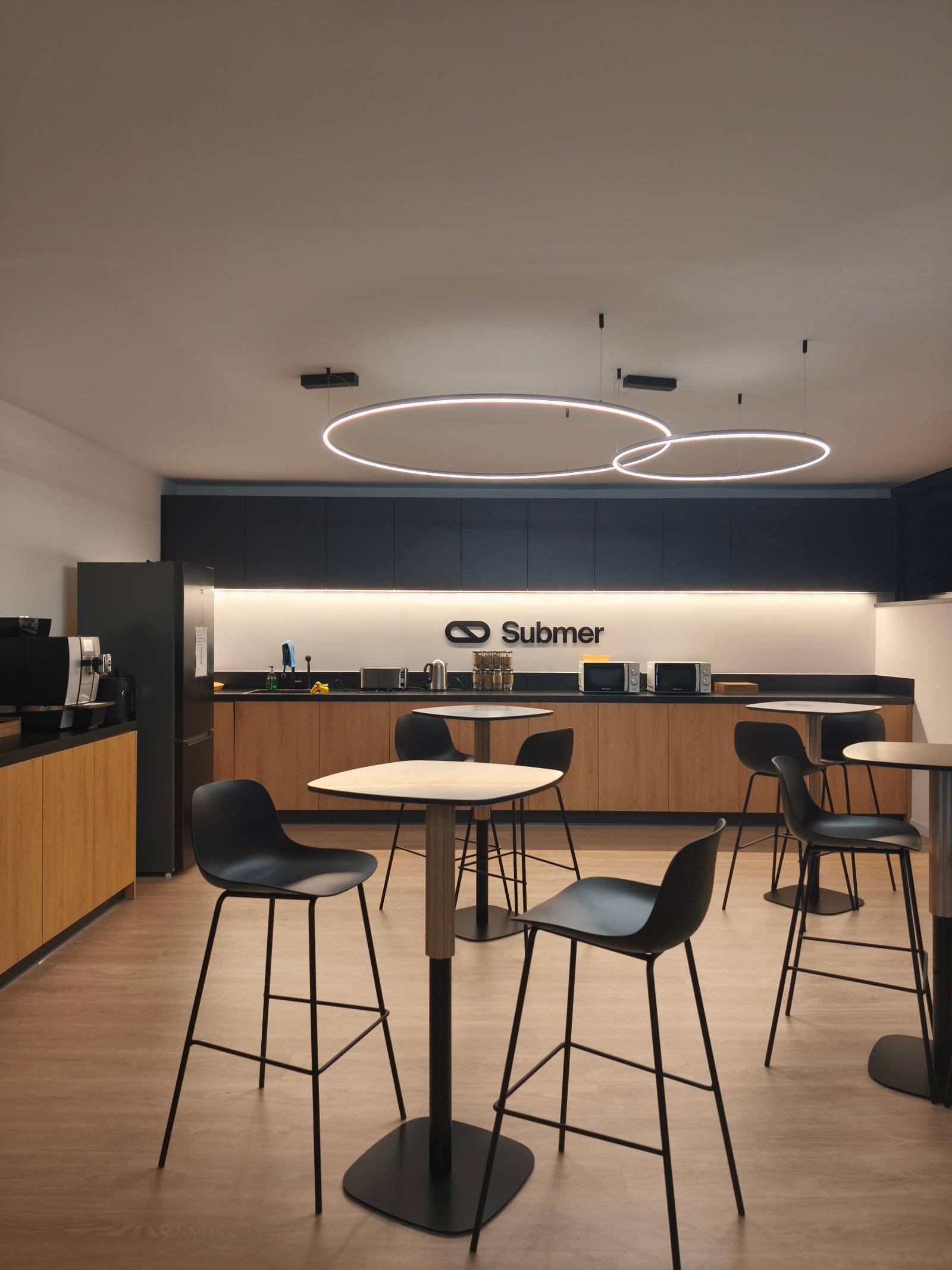Interiorismo y mobiliario a medida Submer Oficinas para Submer, Barcelona